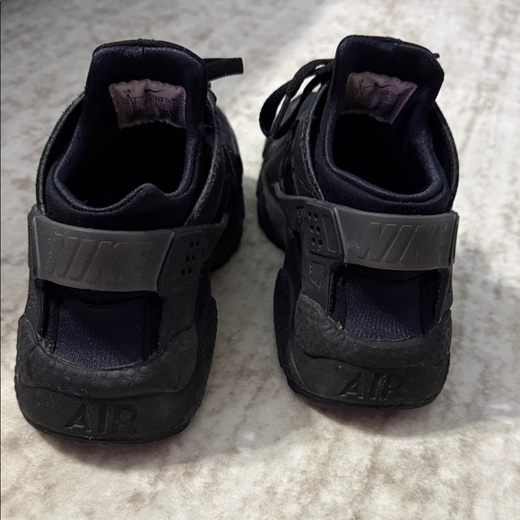 Nike Men's Black Sneakers - Picture 5 of 5